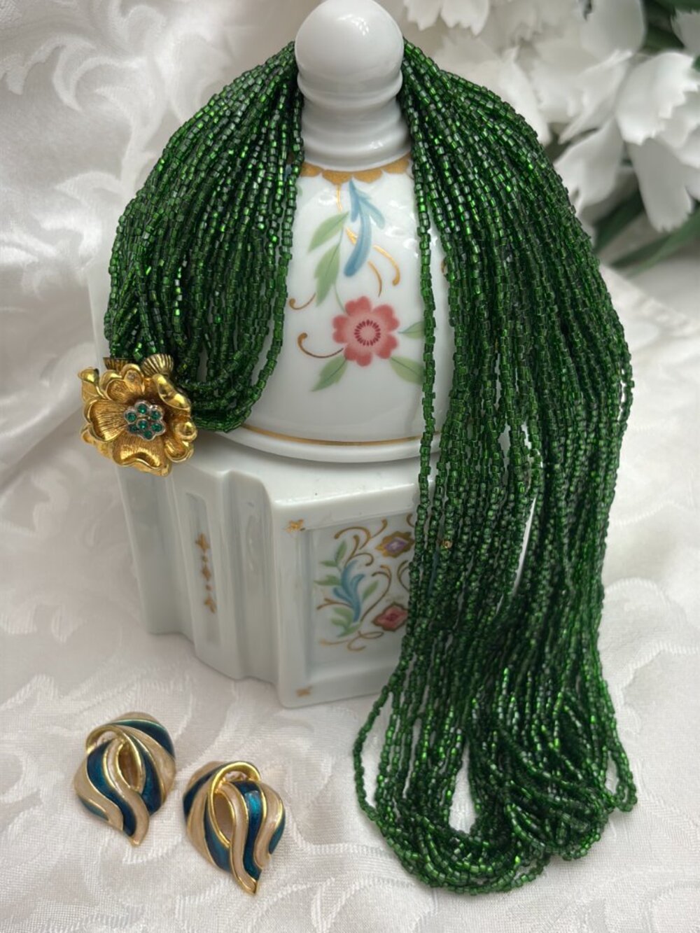 VINTAGE EMERALD BEAD NECKLACE & ENAMELED CLIP EARRINGS